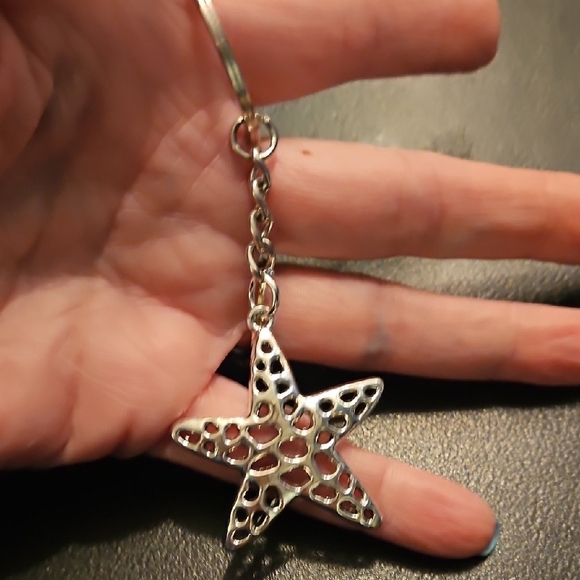 Silver Starfish Keychain - Picture 2 of 5